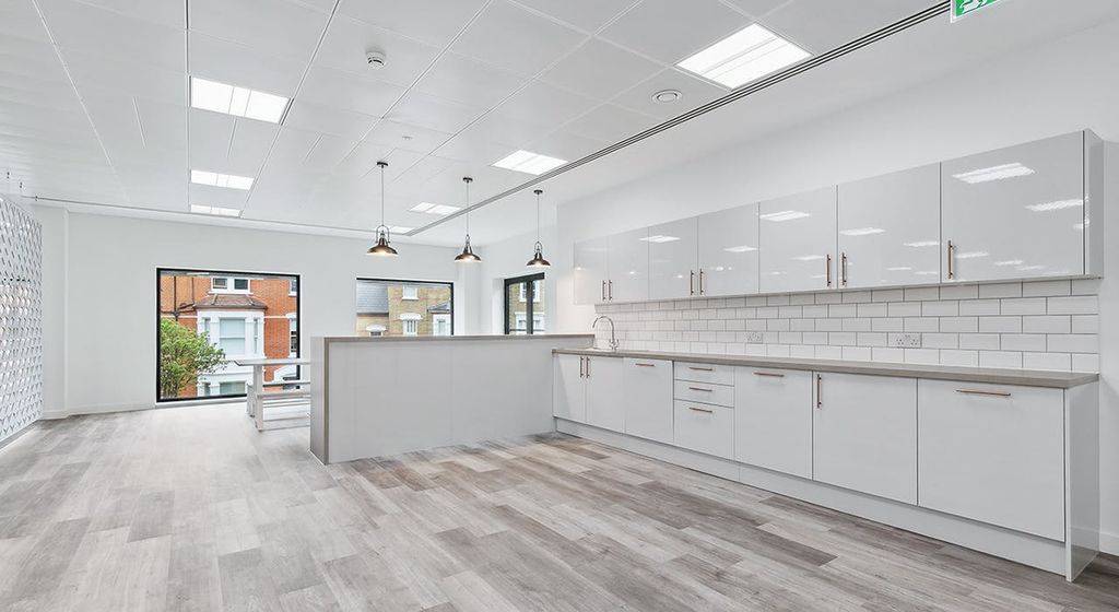 Property photo 2 of 15 Kings House Hammersmith Rd W6 Office To Let 19.Jpg