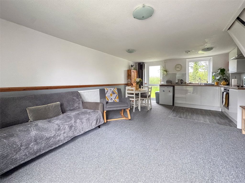 Property photo 3 of 13 Picture No. 12