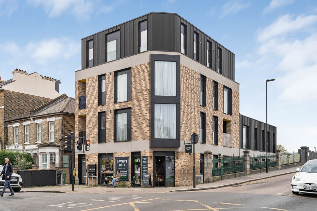 Property photo 1 of 17 Exterior