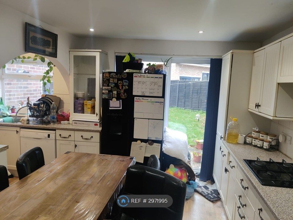 Property photo 3 of 6 Kitchen