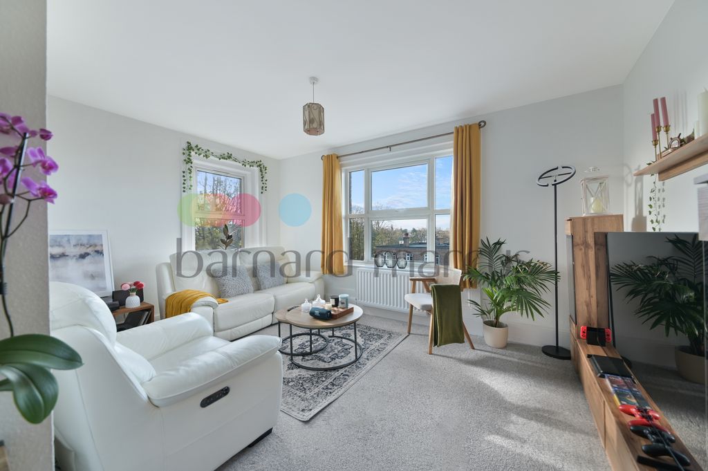 Property photo 1 of 14 Living Room