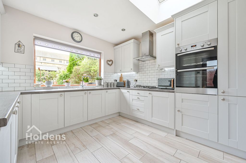 Property photo 3 of 21