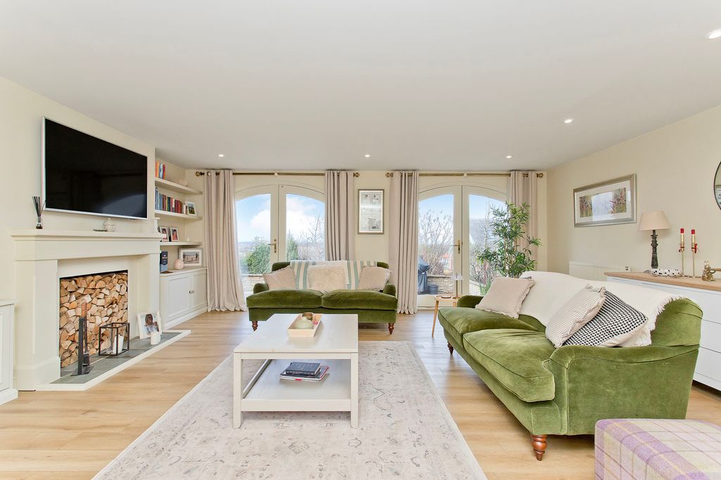 Property photo 3 of 22