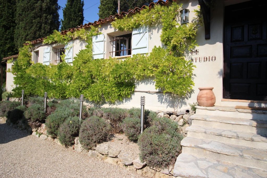 Property photo 2 of 42