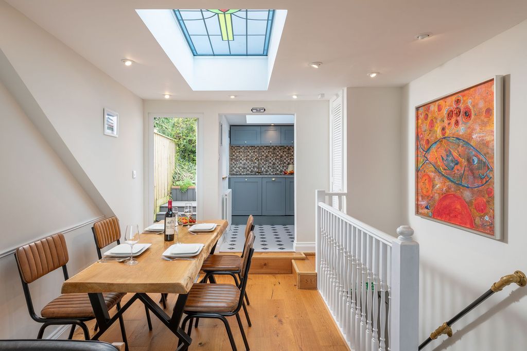 Property photo 3 of 14 8 Sea View Terrace, Brixham