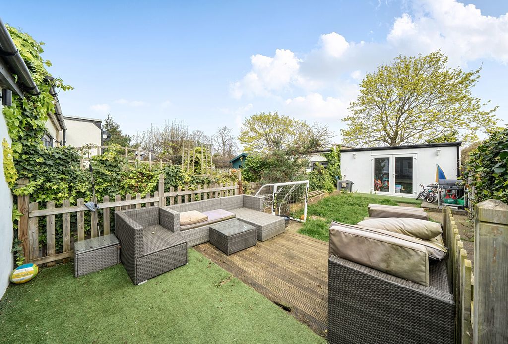 Property photo 2 of 23 1435240-18-69cd09...