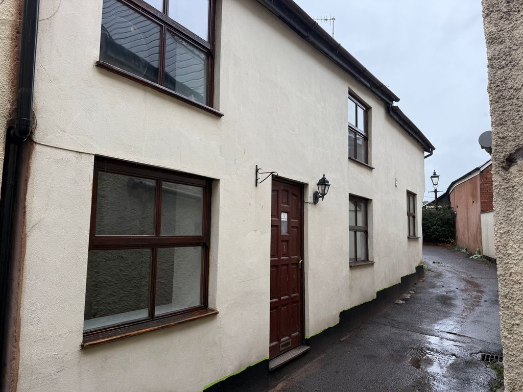 Property photo 1 of 10 Lowmans Mews
