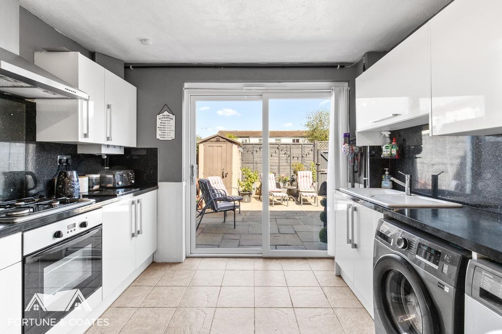 Property photo 2 of 18 Milwards_12.Jpg