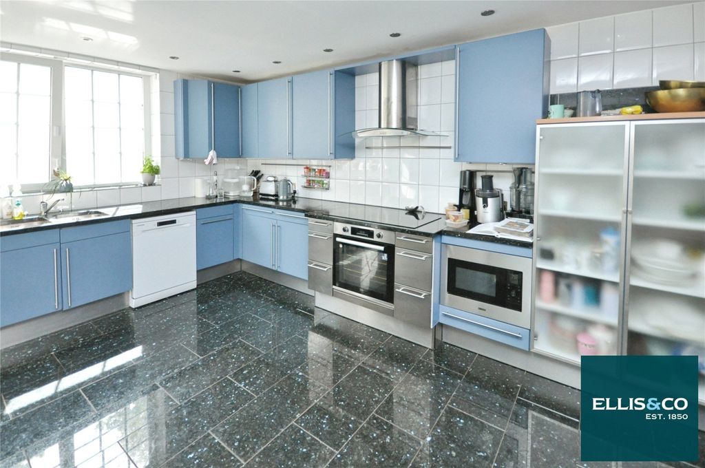 Property photo 2 of 21 Picture No. 71