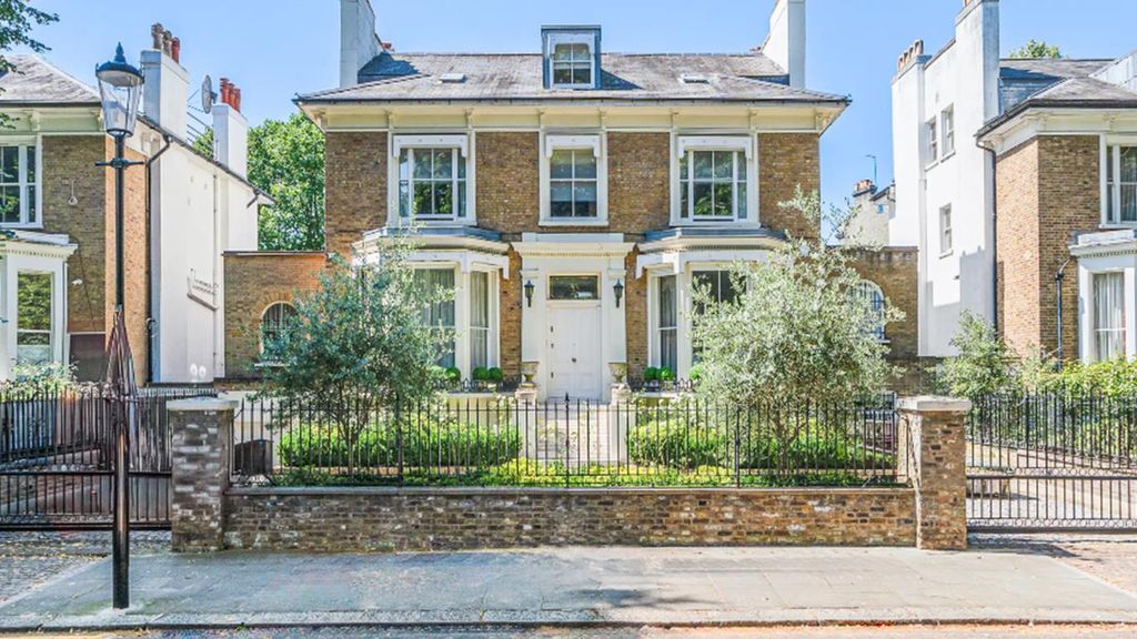 Property photo 1 of 6 Holland Villas_3.Png