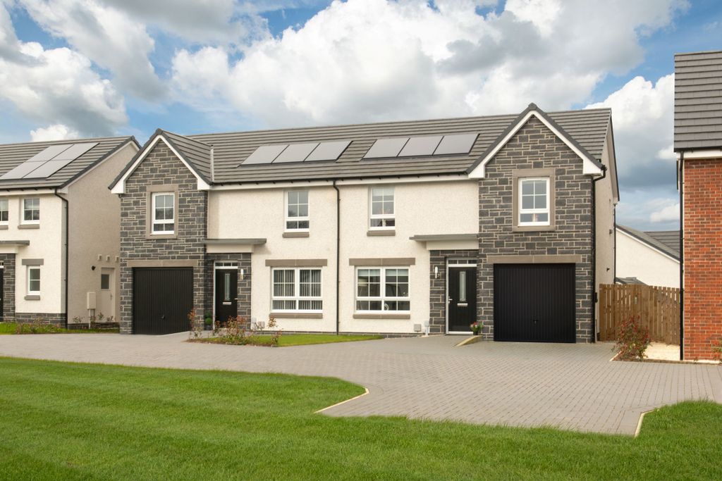 Property photo 2 of 9 Cornhill Village Street Scene 2