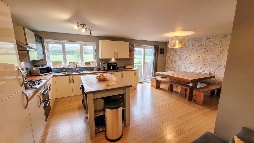 Property photo 2 of 16 Kitchen Diner