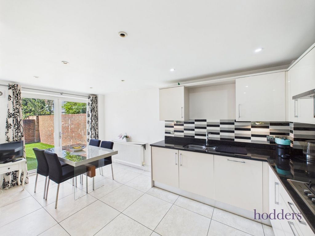 Property photo 2 of 34 Picture No. 43