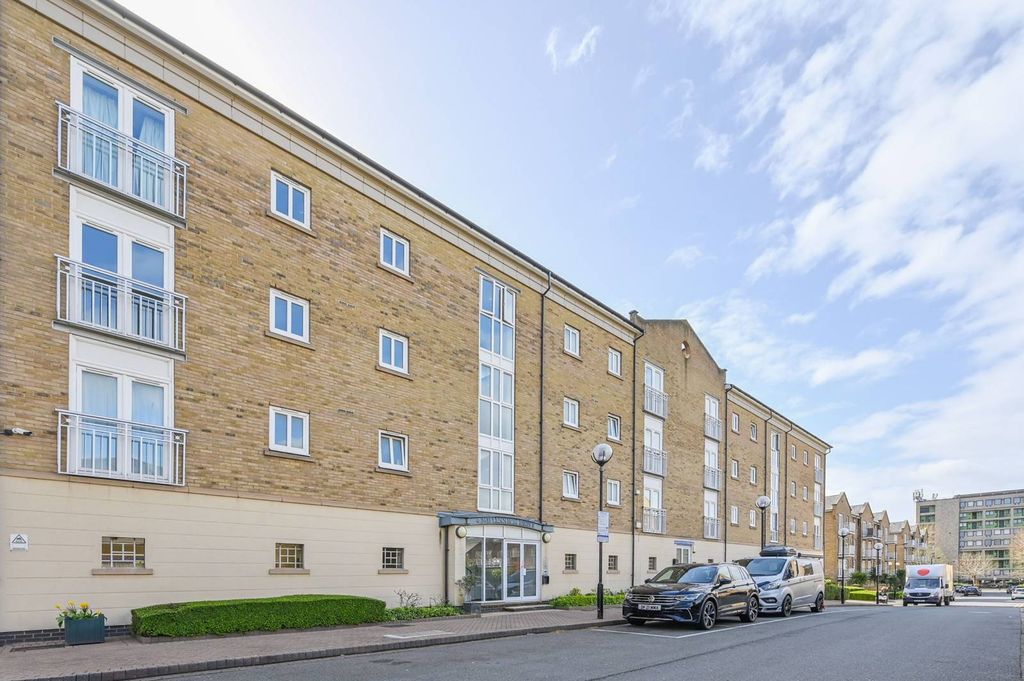 Property photo 1 of 2