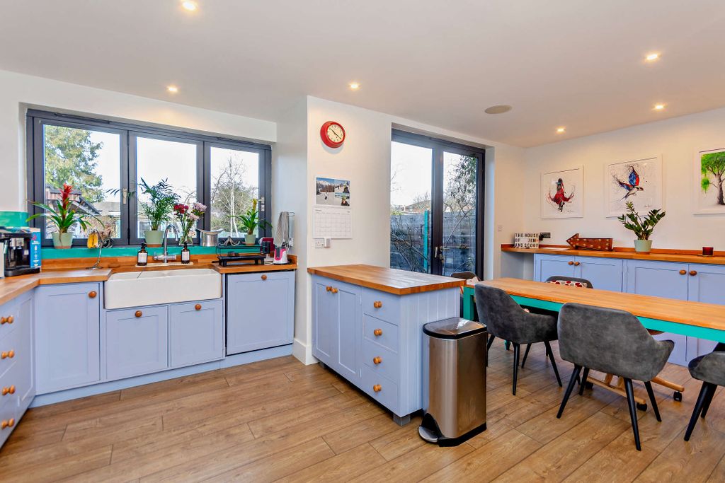 Property photo 3 of 25