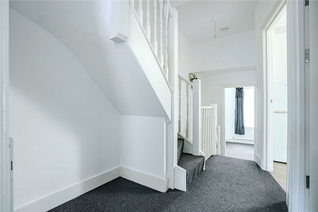 Property photo 3 of 16 Picture No. 29