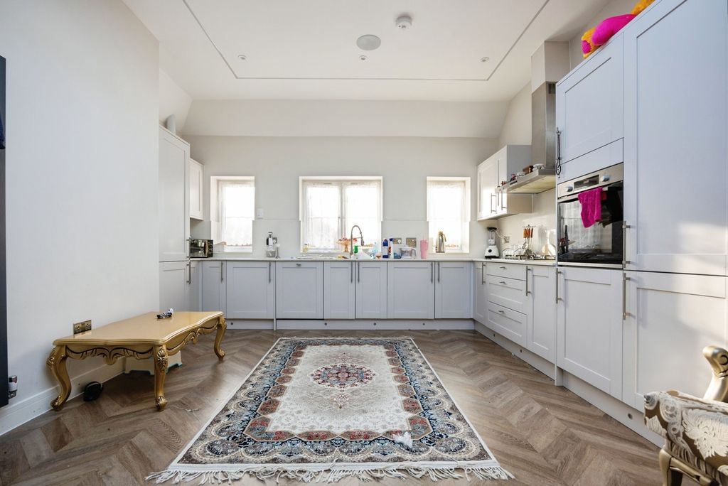 Property photo 2 of 17 Photo