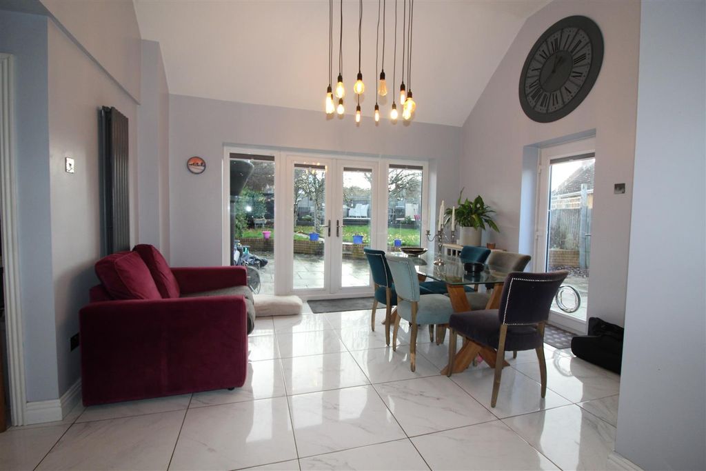 Property photo 3 of 38 Kitchen/Family Room