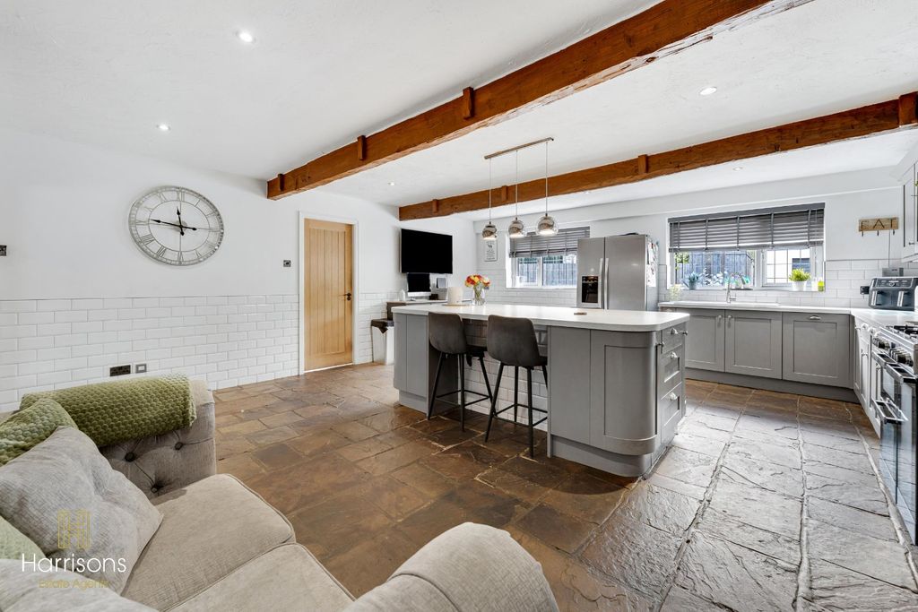 Property photo 3 of 34 5189472