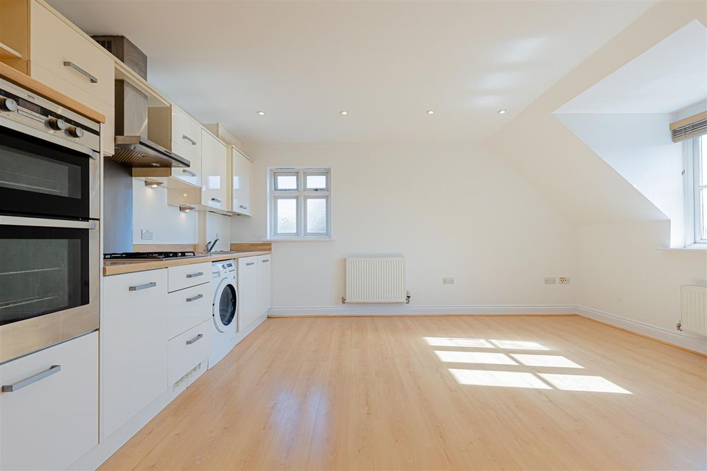 Property photo 2 of 18 Station Road (8).Jpg