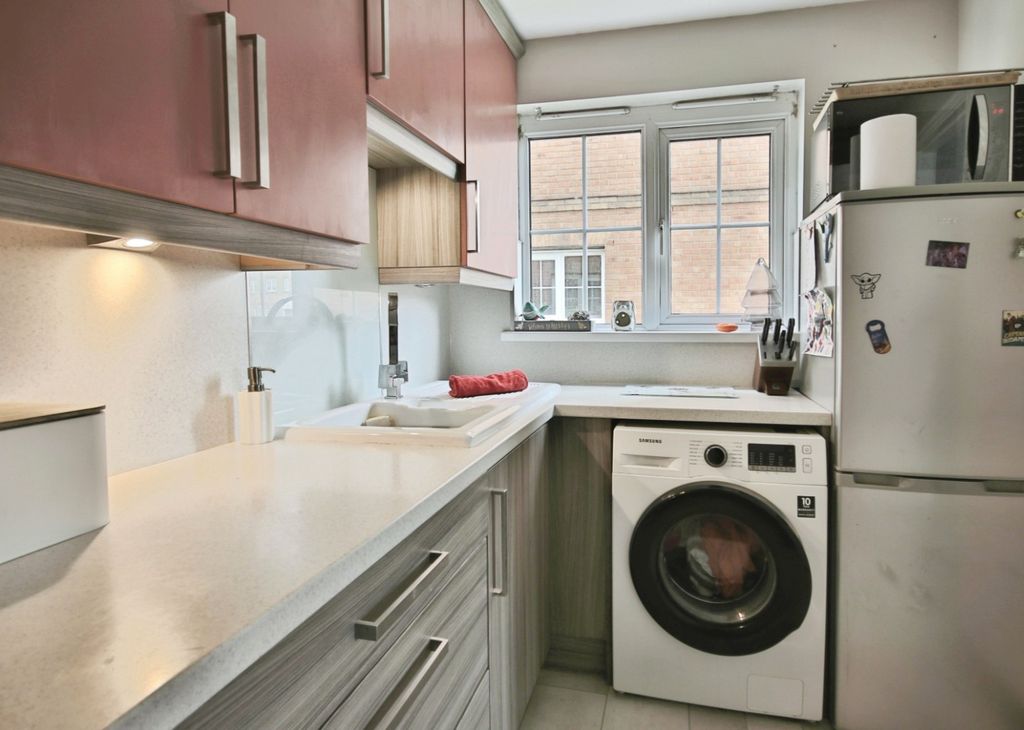 Property photo 3 of 11 4454928