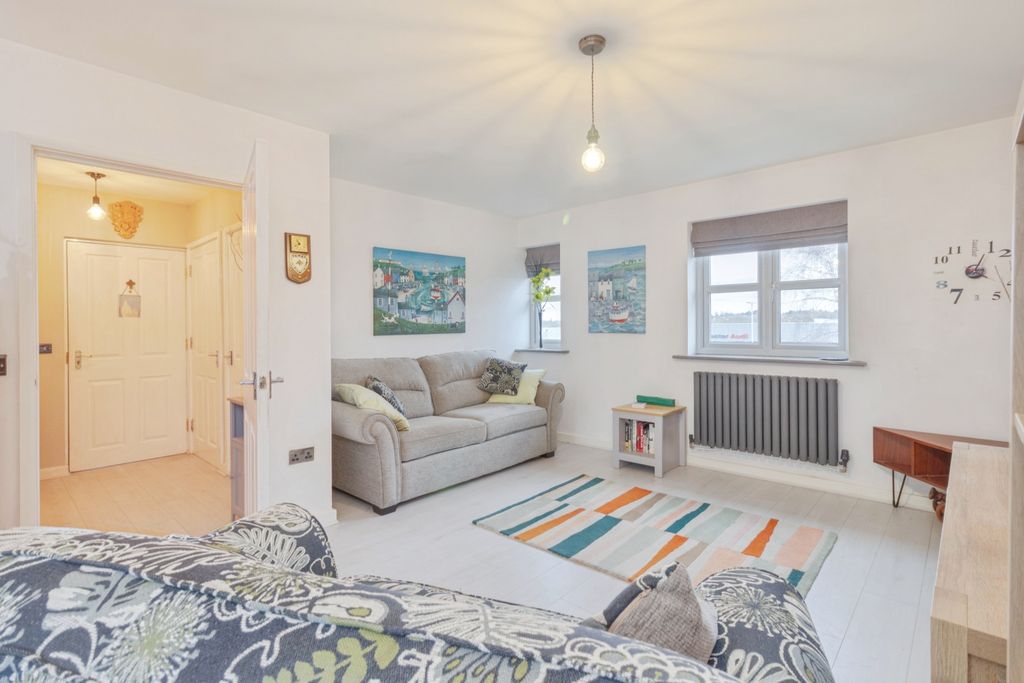 Property photo 3 of 15 18_Entrance_Lounge_Areas