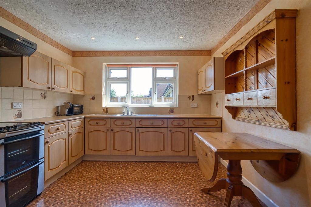 Property photo 2 of 9 Kitchen