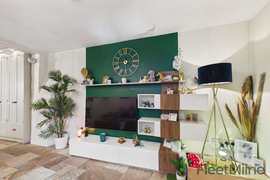 Property photo 3 of 35 Living Room