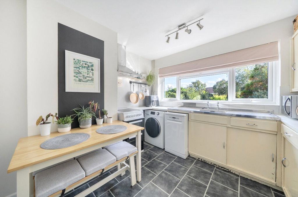 Property photo 3 of 17 Kitchen/Dining Room