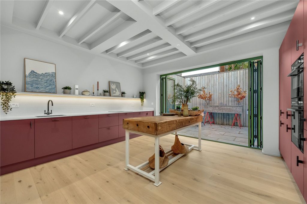 Property photo 2 of 14 Kitchen