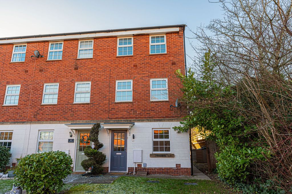 Property photo 1 of 28