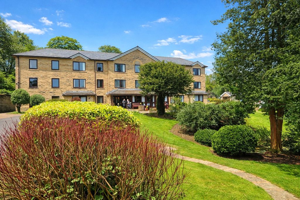 Property photo 1 of 12 Front