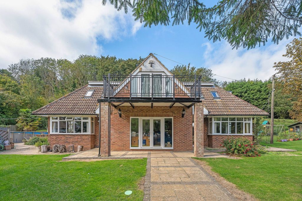 Property photo 2 of 47