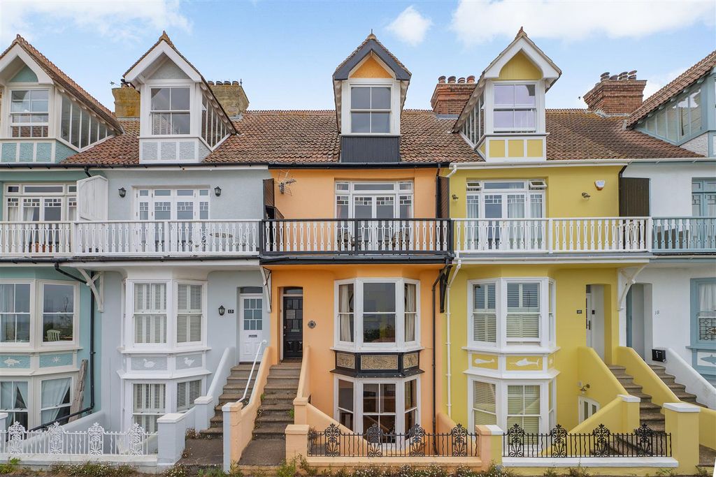Property photo 1 of 39 Wave Crest, Whitstable