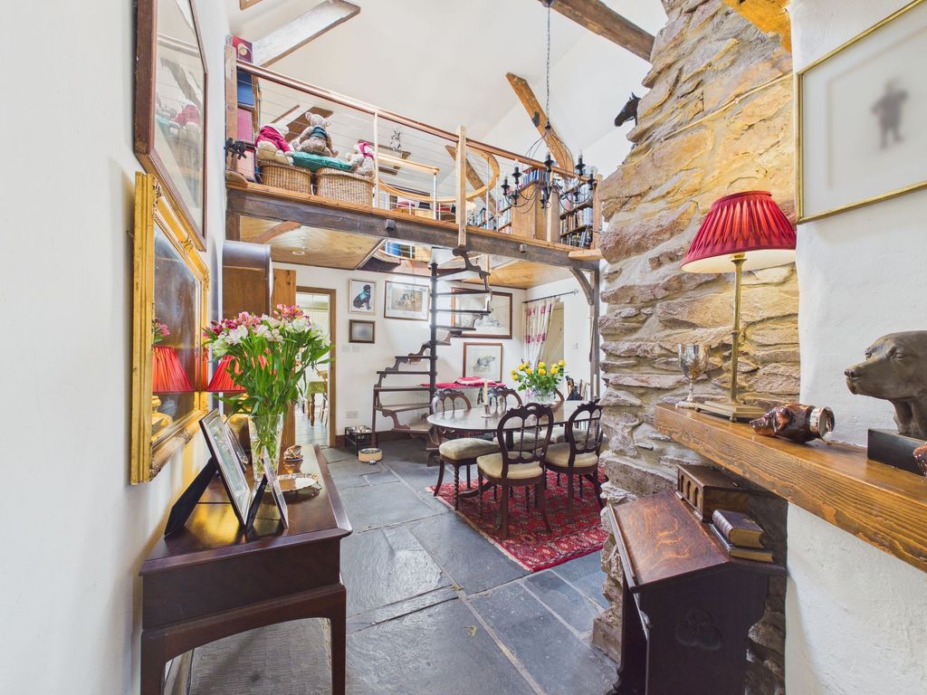 Property photo 3 of 27