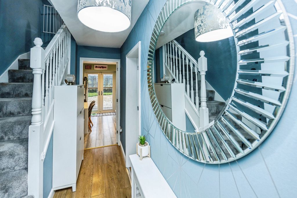 Property photo 2 of 20 Hallway