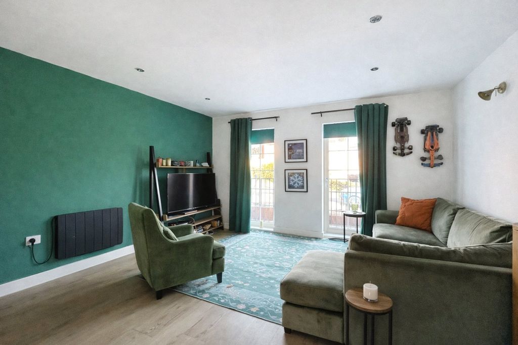 Property photo 3 of 8 Picture No. 16