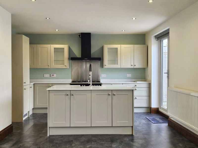 Property photo 3 of 16 Photo 8