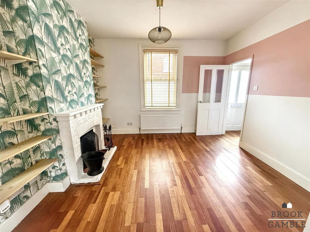 Property photo 2 of 16 01323 438506