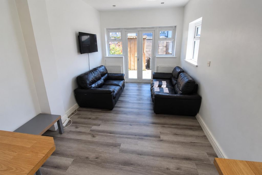 Property photo 3 of 16 65Aa10B4-Cbd6-4488-A451-c3Fd02E62694.Png