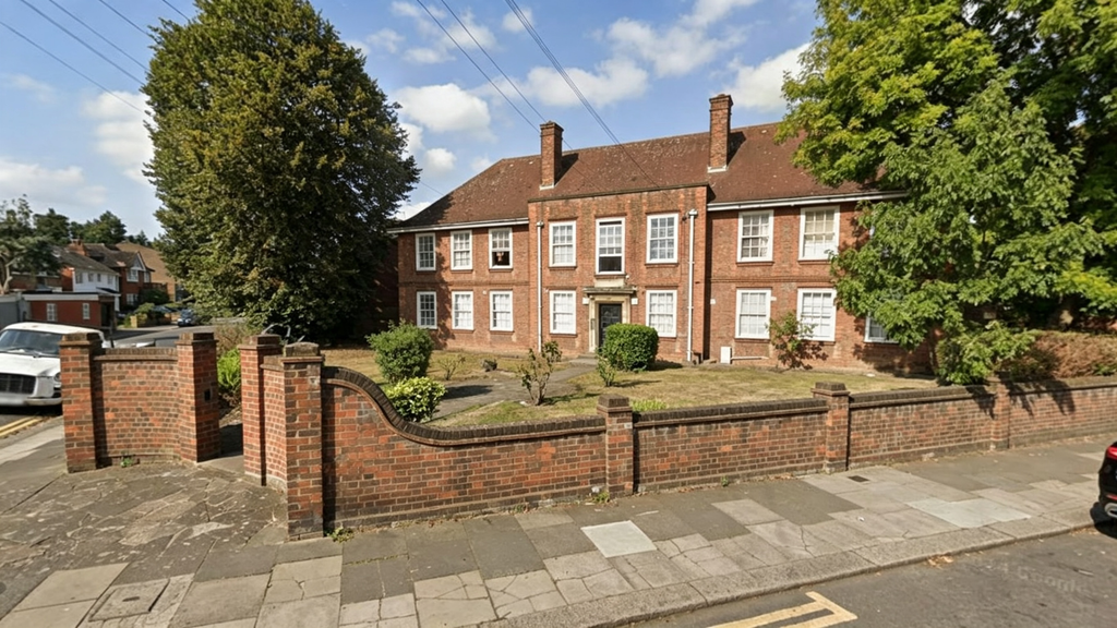 Property photo 1 of 5 Corner House