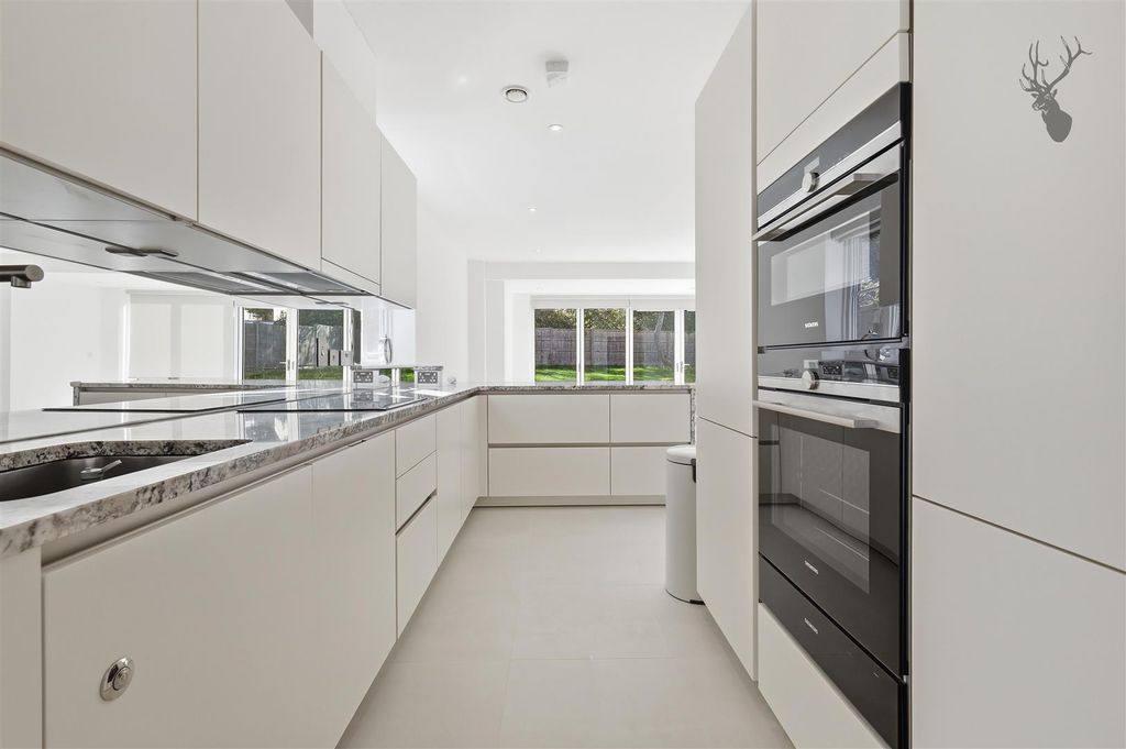 Property photo 3 of 32