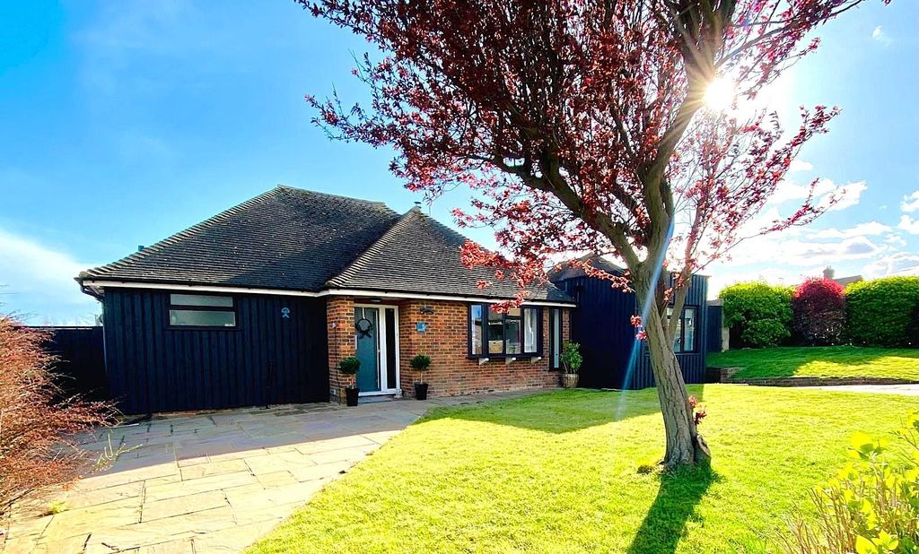 Property photo 2 of 36 5 Eden Drive - Front1.Jpg