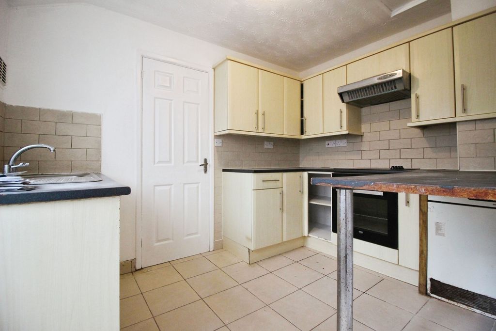 Property photo 3 of 12