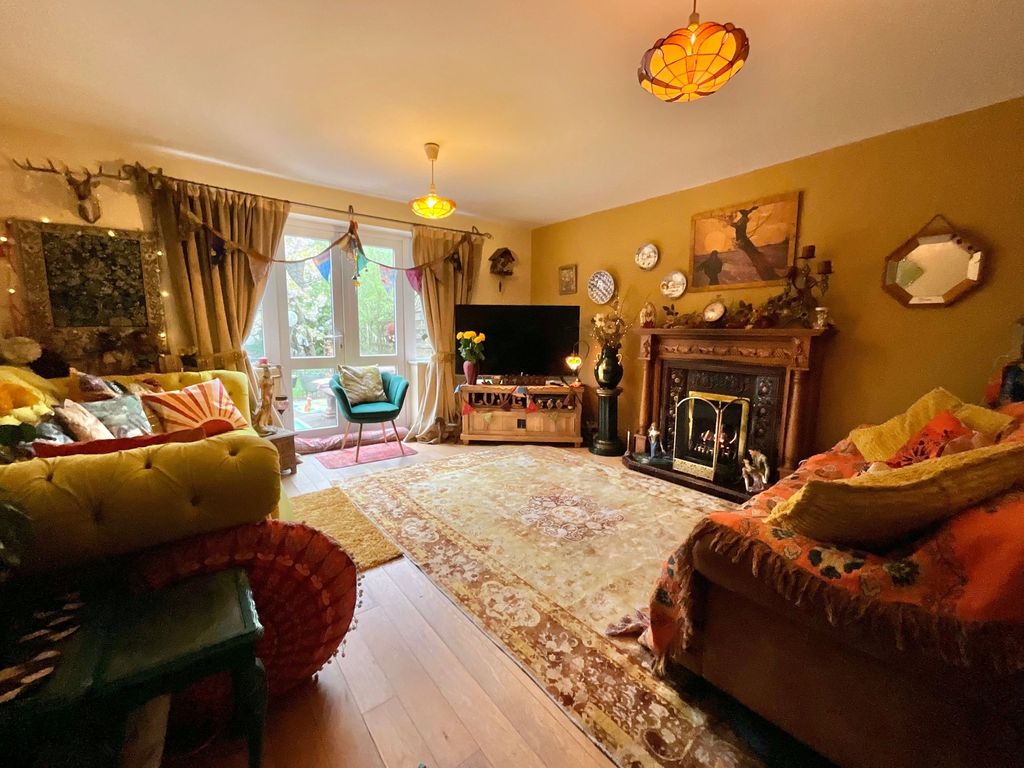 Property photo 2 of 22