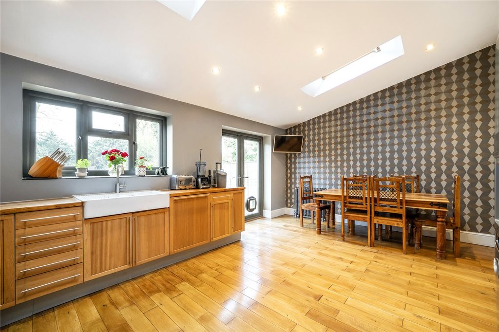 Property photo 2 of 14 Kitchen