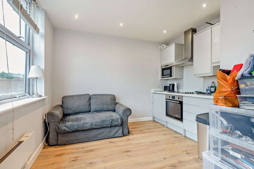 Property photo 3 of 20