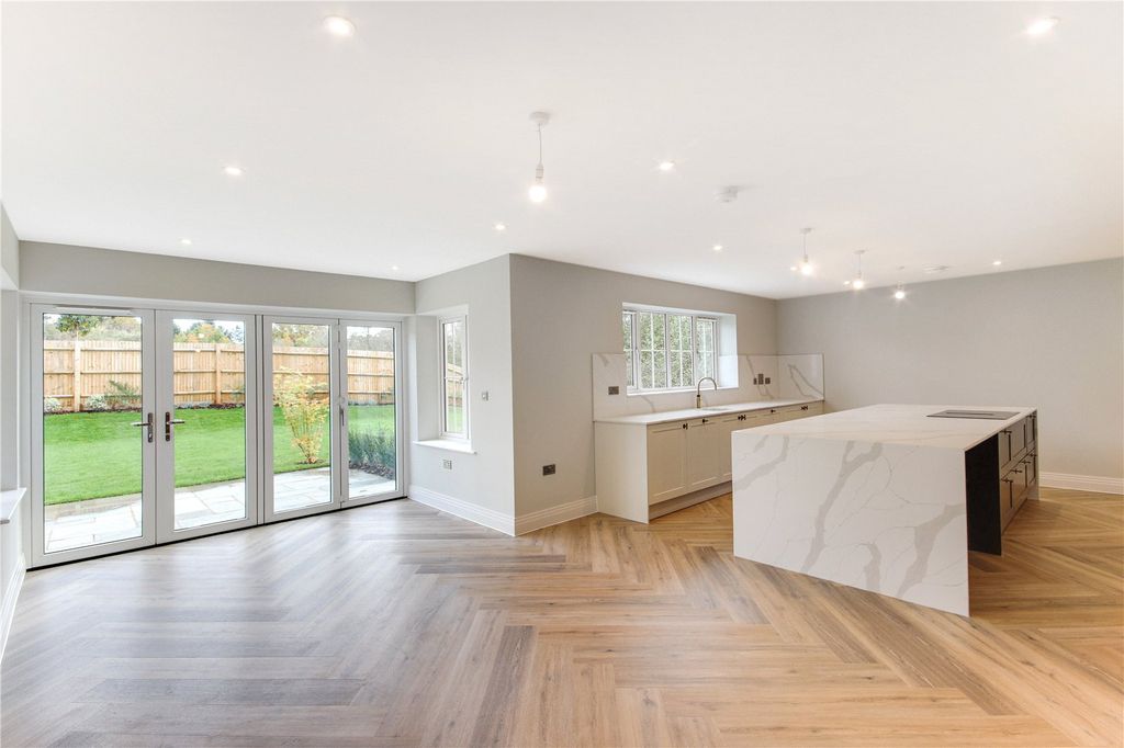 Property photo 3 of 14 Pearson Dining