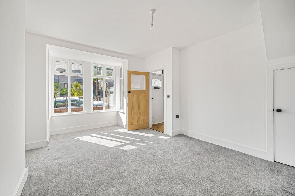Property photo 2 of 36