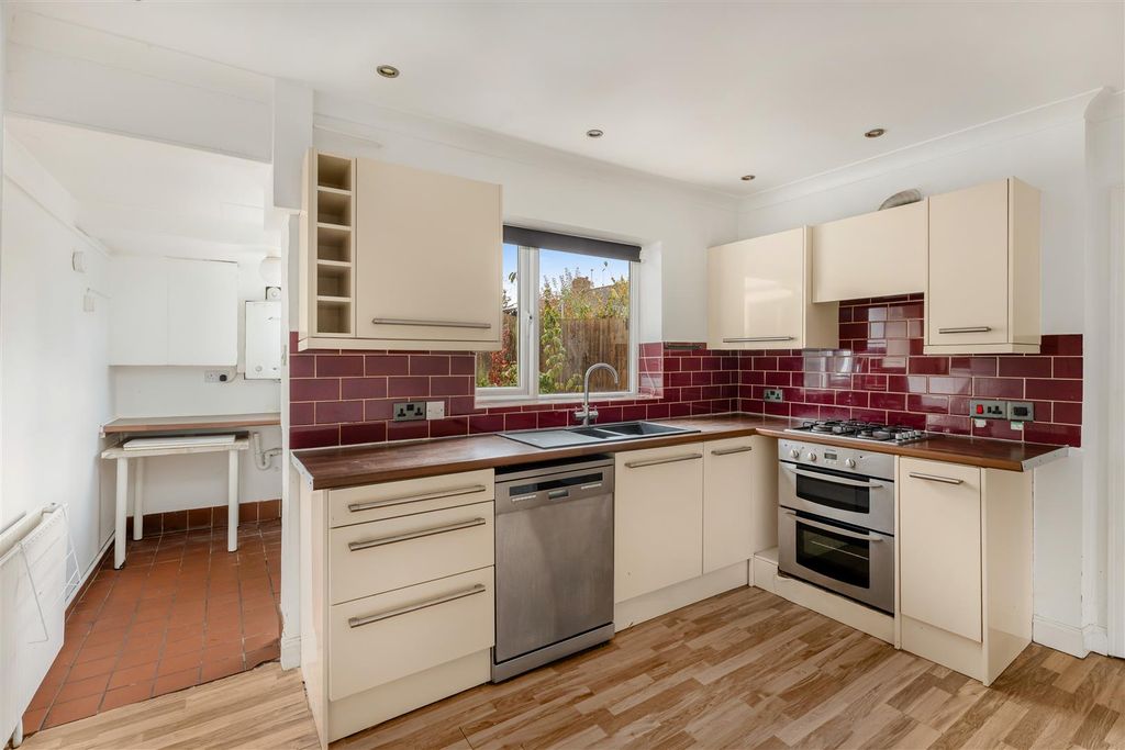 Property photo 2 of 14 41 Ruscote Avenue, Banbury-9.Jpg